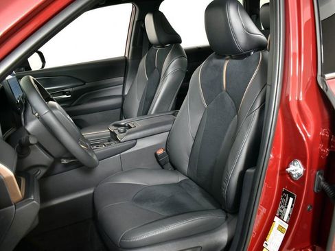 Used 2025 Toyota Grand Highlander AWD Hybrid image 11