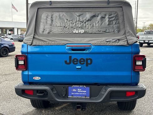 Used 2023 Jeep Gladiator Overland AWD/4WD image 16