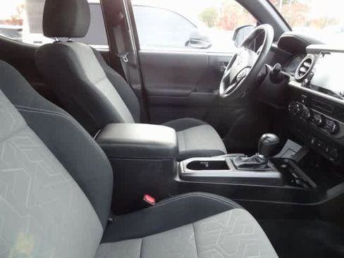 Used 2023 Toyota Tacoma TRD Off-Road image 10