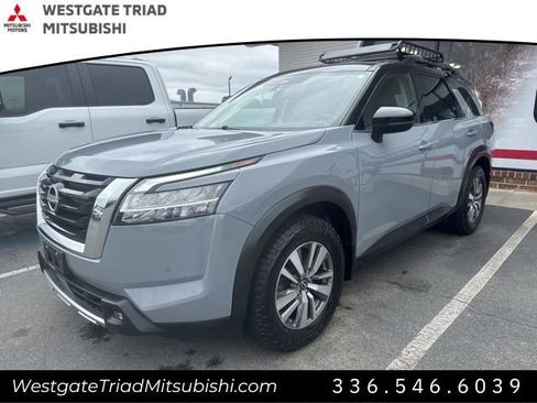 Used 2022 Nissan Pathfinder SL w/ Cargo Package AWD/4WD image 3