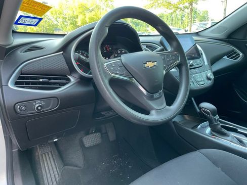 Used 2021 Chevrolet Malibu LS FWD image 9