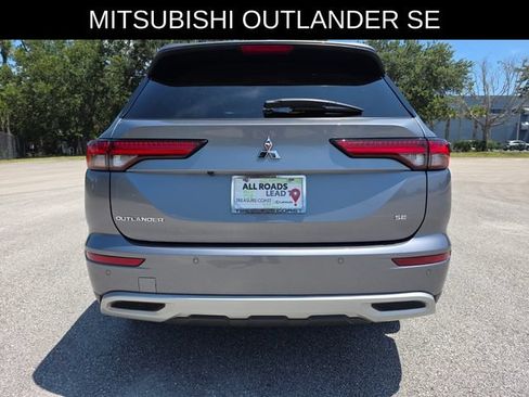 Used 2024 Mitsubishi Outlander SE Black Edition FWD image 4
