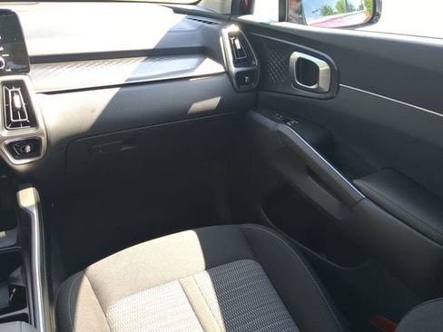 Used 2022 Kia Sorento LX AWD/4WD image 16