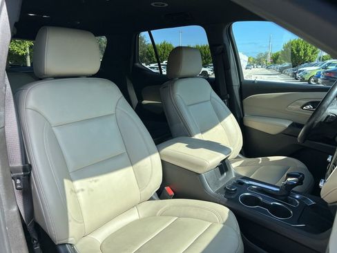 Used 2022 Chevrolet Traverse LT image 40
