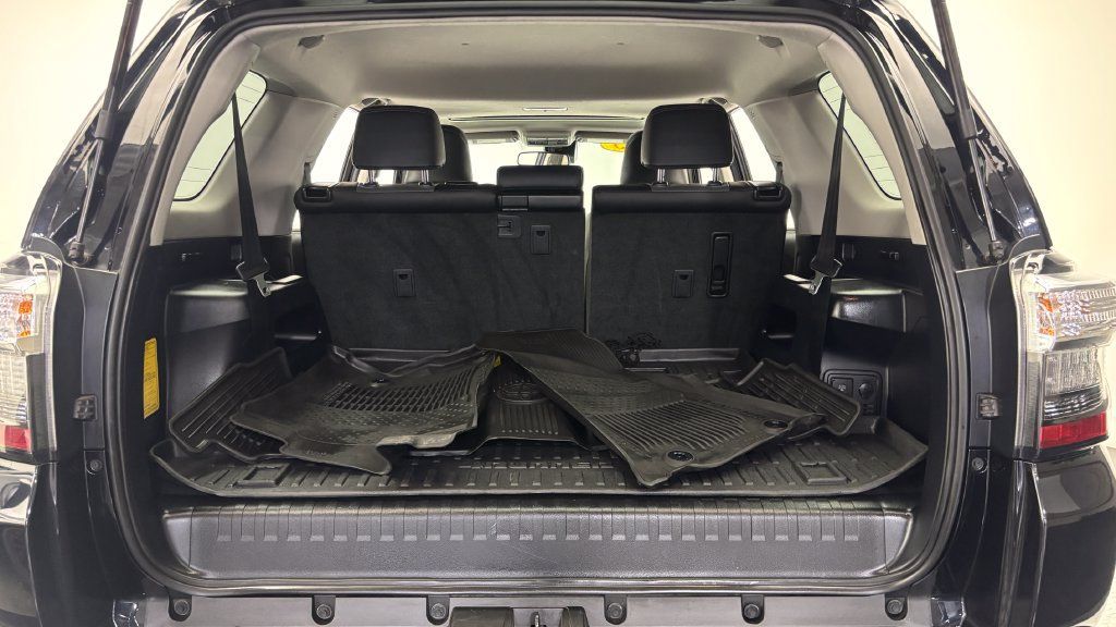 Used 2023 Toyota 4Runner SR5 Premium w/ Moonroof Package AWD/4WD image 38