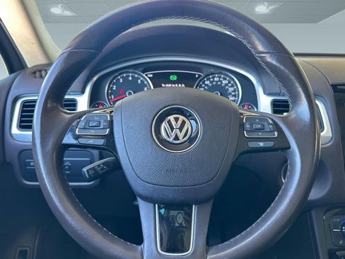 Used 2013 Volkswagen Touareg Executive AWD/4WD image 16