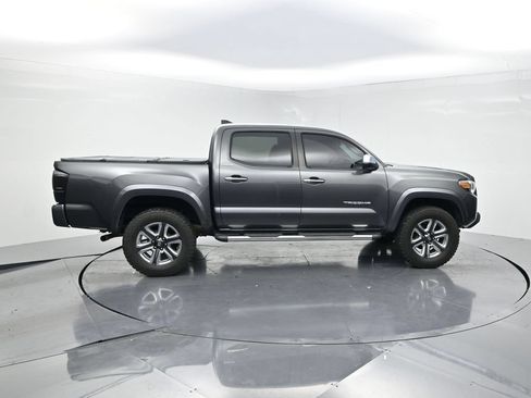 Used 2016 Toyota Tacoma Limited RWD image 4