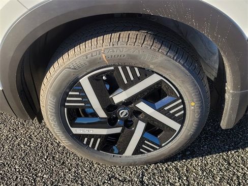 New 2026 Nissan Kicks SV image 7