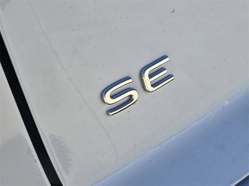 New 2025 Volkswagen Atlas Cross Sport SE image 8