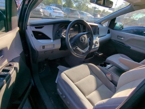 Used 2018 Toyota Sienna LE AWD/4WD image 7