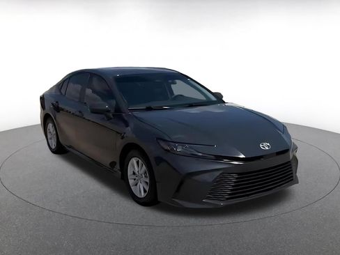 Used 2025 Toyota Camry LE FWD image 3