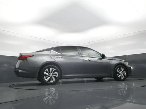 Used 2025 Nissan Altima 2.5 S FWD image 34