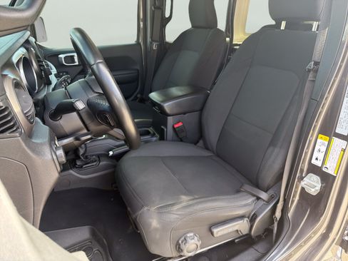 Used 2018 Jeep Wrangler Unlimited Sport S AWD/4WD image 19