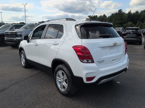 Used 2022 Chevrolet Trax LT w/ LT Convenience Package AWD/4WD image 5