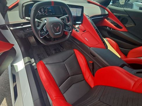 Used 2024 Chevrolet Corvette Stingray Preferred Conv w/ Z51 Performance Package RWD image 17