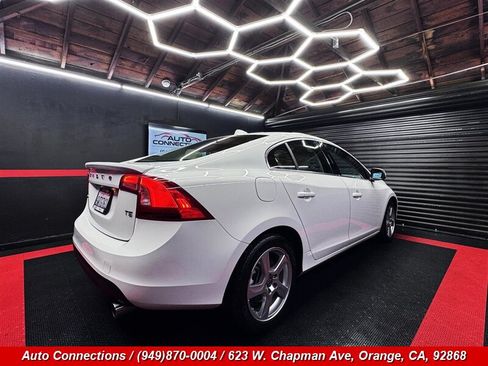 Used 2012 Volvo S60 T5 w/ Climate Pkg FWD image 3