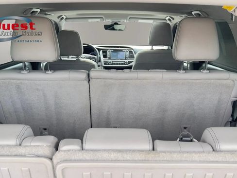 Used 2017 Toyota Highlander XLE AWD/4WD image 14