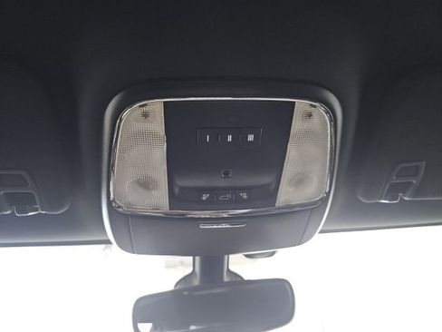 Used 2018 Jeep Grand Cherokee Limited image 30