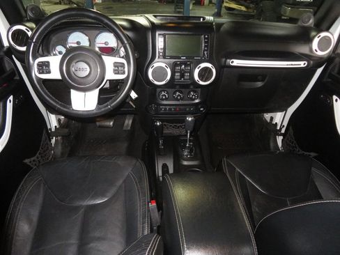 Used 2014 Jeep Wrangler Unlimited Sahara AWD/4WD image 38