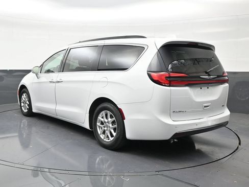 Used 2022 Chrysler Pacifica Touring-L FWD image 3