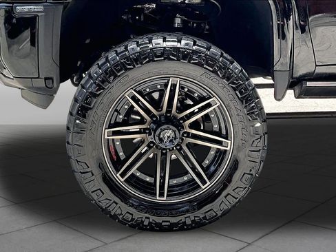 Used 2024 GMC Sierra 2500 Denali Ultimate AWD/4WD image 11