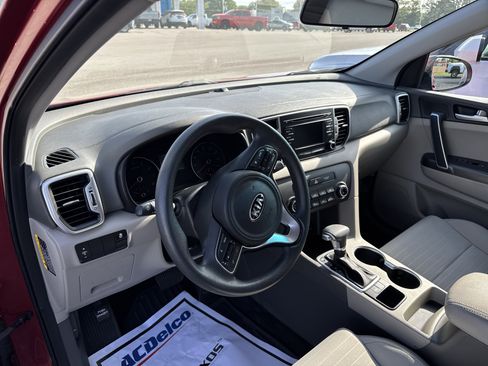 Used 2018 Kia Sportage LX image 8