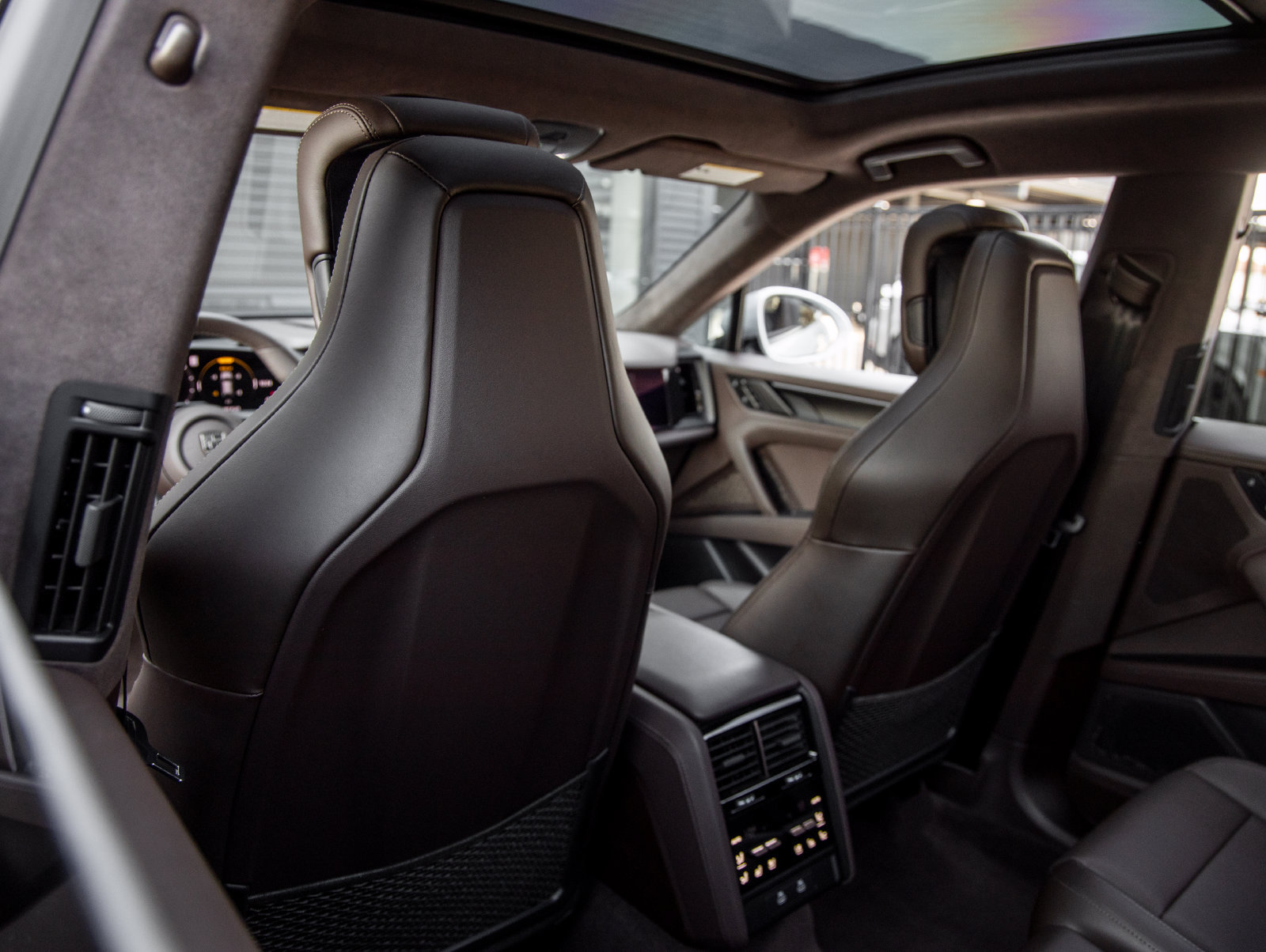 Certified 2026 Porsche Cayenne Turbo AWD/4WD image 34