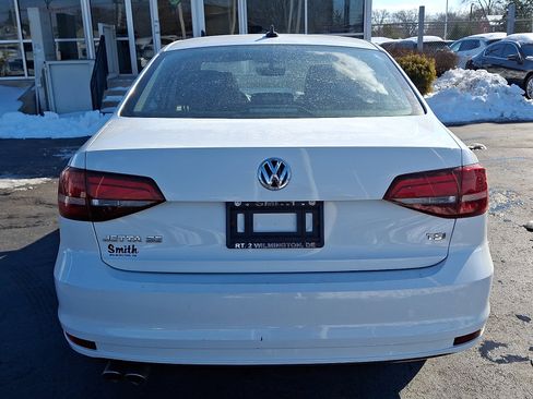 Used 2017 Volkswagen Jetta SE image 5