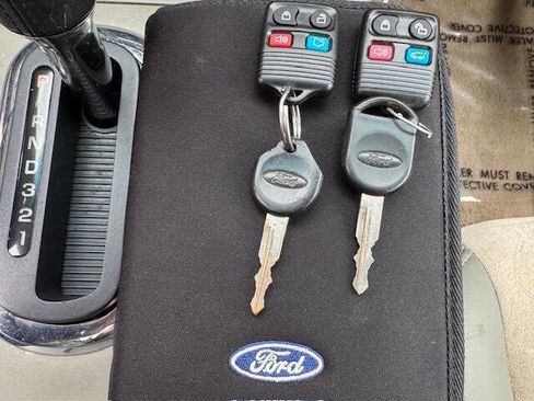 Used 2006 Ford Explorer Eddie Bauer image 10