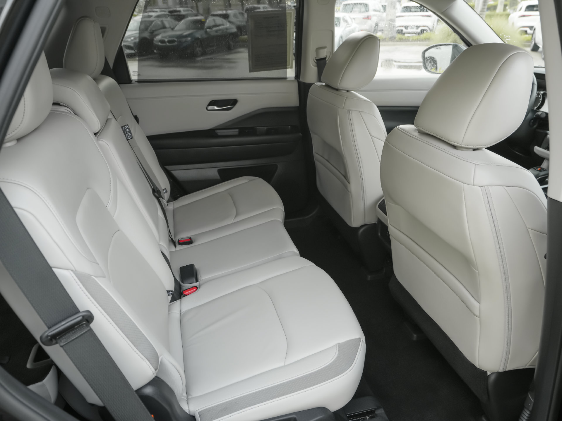 Used 2025 Nissan Pathfinder SL FWD image 6