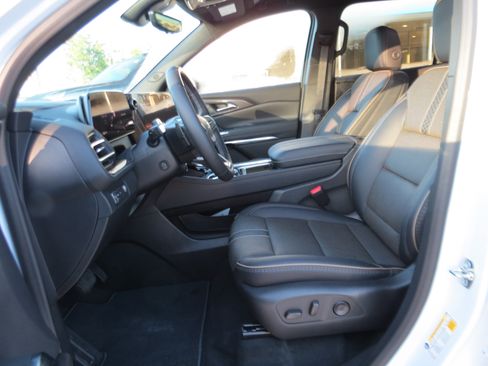 New 2026 Chevrolet Traverse High Country FWD image 15