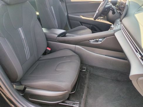 Used 2025 Hyundai Elantra SEL FWD image 31