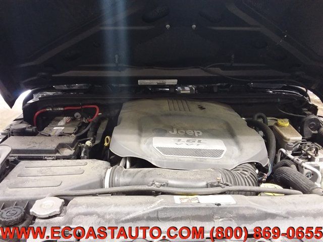 Used 2013 Jeep Wrangler Unlimited Sport w/ Connectivity Group AWD/4WD image 9