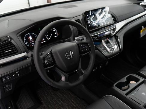 New 2026 Honda Odyssey Touring image 3