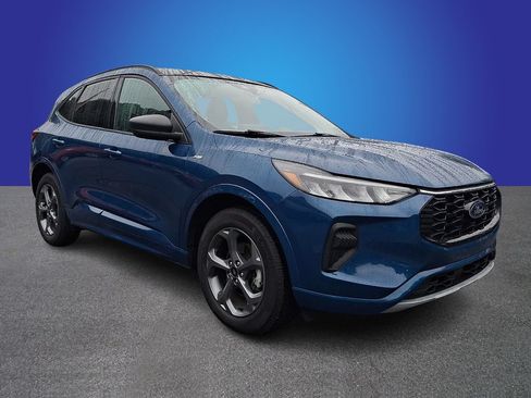 Used 2023 Ford Escape ST-Line w/ Tech Pack #1 AWD/4WD image 3