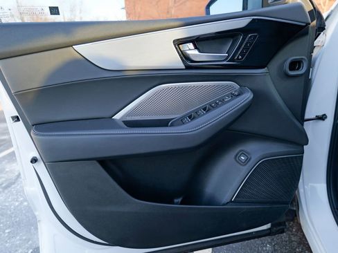 Used 2024 Acura MDX SH-AWD w/ Technology Package image 16