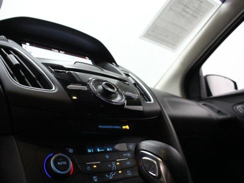 Used 2017 Ford Focus SEL image 16