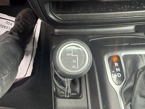 Used 2019 Jeep Wrangler Unlimited Sahara w/ Cold Weather Group AWD/4WD image 20