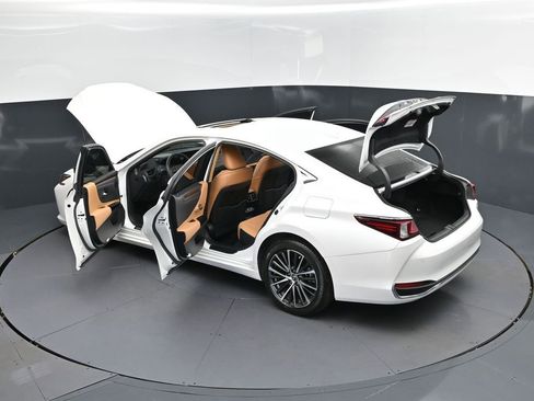 Certified 2024 Lexus ES 250 w/ Premium Package image 47