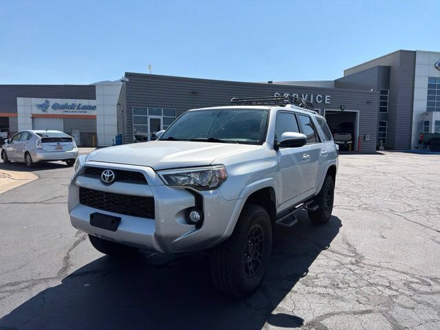 Used 2017 Toyota 4Runner SR5 AWD/4WD image 11