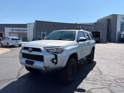 Used 2017 Toyota 4Runner SR5 AWD/4WD image 11