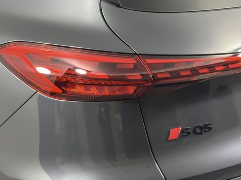 Used 2025 Audi SQ5 Premium Plus w/ Premium Plus Package image 27