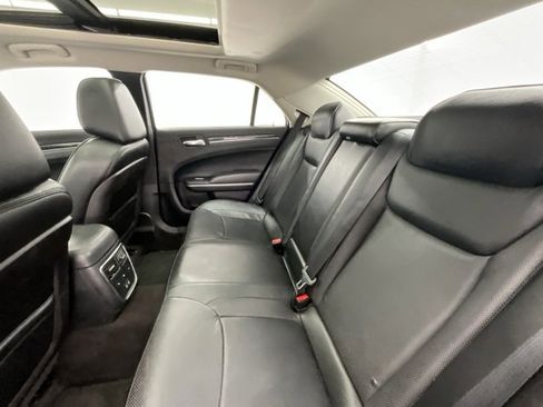 Used 2016 Chrysler 300 C image 8