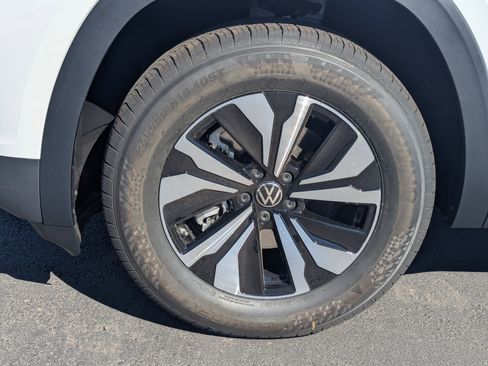 New 2026 Volkswagen Atlas SE image 30