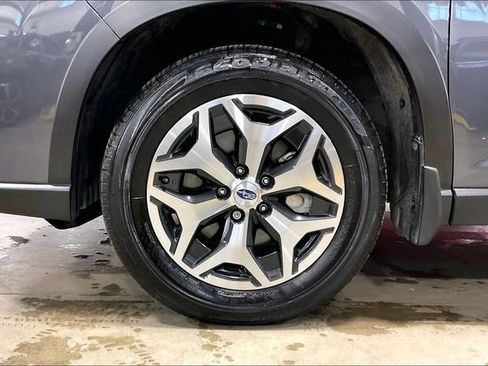 Used 2023 Subaru Forester Premium AWD/4WD image 9