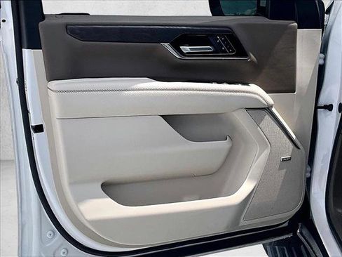 Used 2025 GMC Yukon Denali w/ Denali Reserve Package RWD image 18