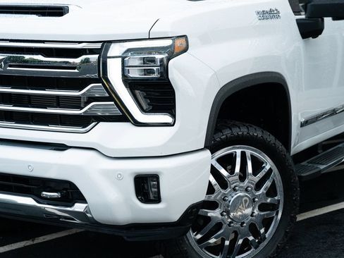 Used 2024 Chevrolet Silverado 3500 High Country AWD/4WD image 3