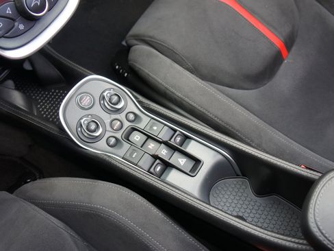 Used 2019 McLaren 570S Spider image 23