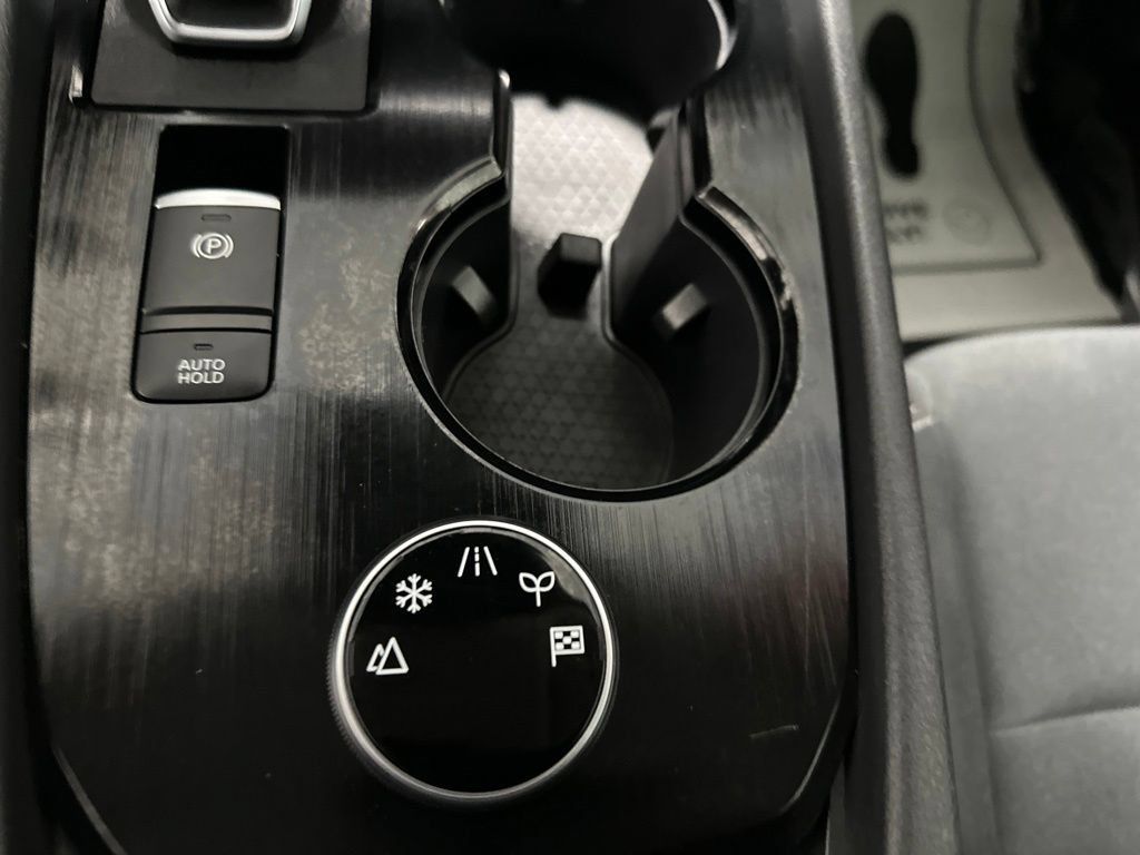 Used 2024 Nissan Rogue S AWD/4WD image 20