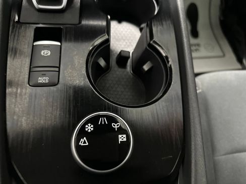 Used 2024 Nissan Rogue S AWD/4WD image 20